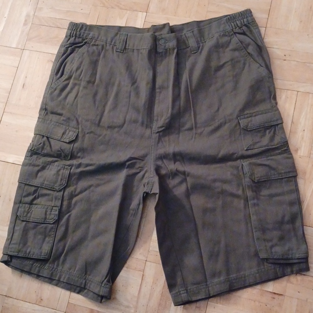 Cargo shorts Boulder creek trading Co. Mens size 42big